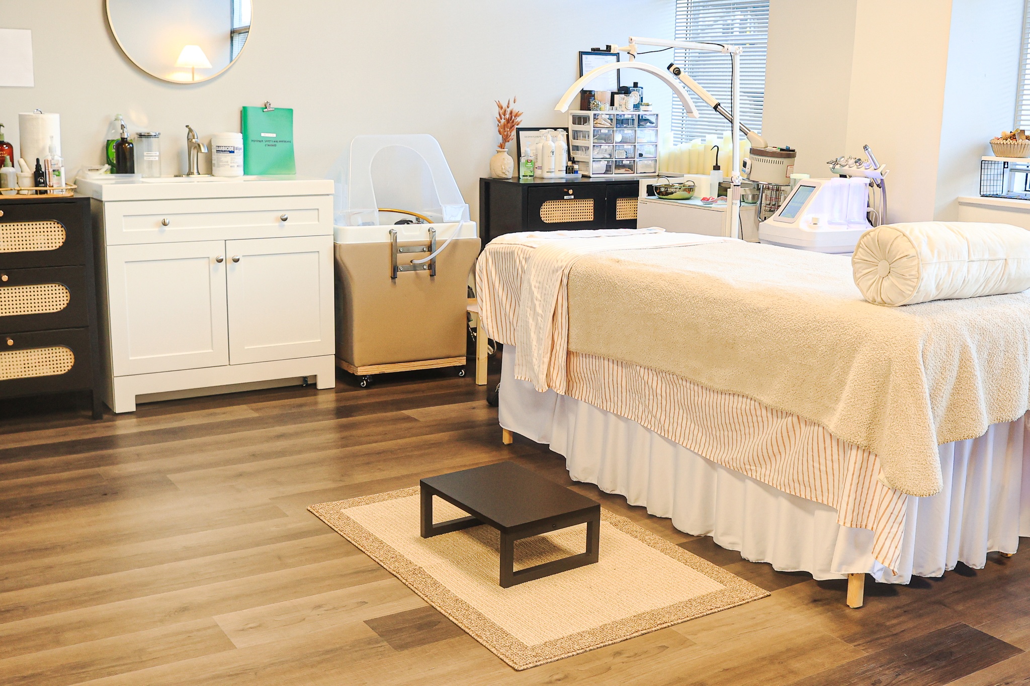 The treatment room at Selaras Haus