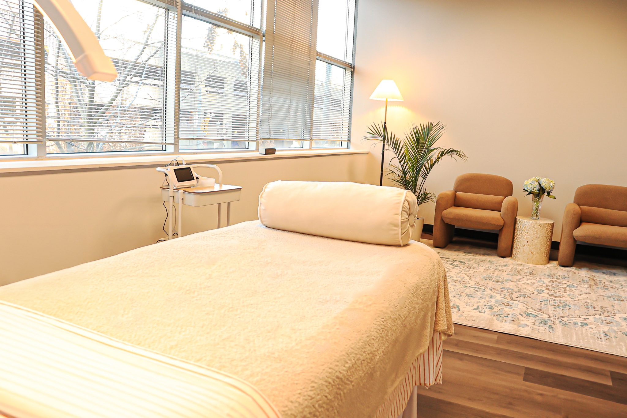 The treatment table at Selaras Haus